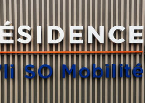 ENSEIGNE EN LETTRES BOITIERS