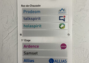 Plaque intérieure bâtiment 31 avec répartition des entreprises par étage