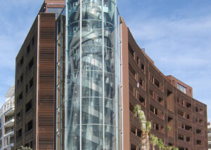 Habillage d’une tour de verre de 8 Etages en adhésif ultra transparent